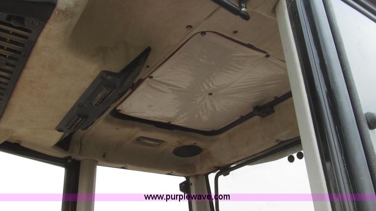 image for item G2353 1994 AGCO Allis 6680 tractor