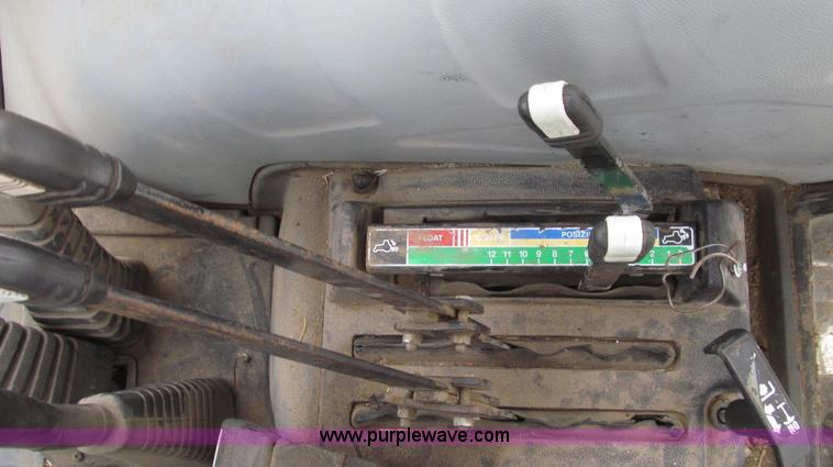 image for item G2353 1994 AGCO Allis 6680 tractor