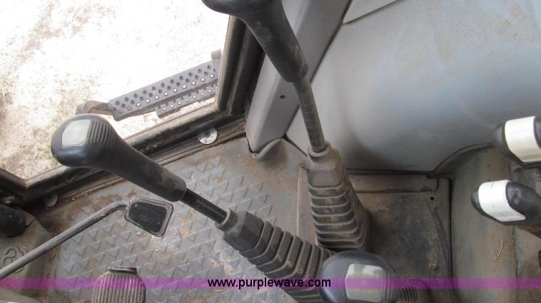 image for item G2353 1994 AGCO Allis 6680 tractor