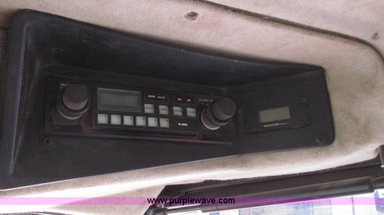 image for item G2353 1994 AGCO Allis 6680 tractor