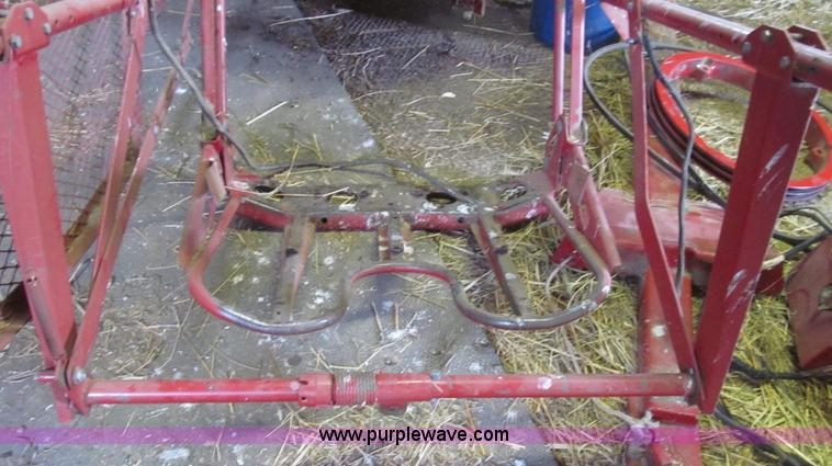 image for item G2355 New Holland 75 hydraulic bale thrower