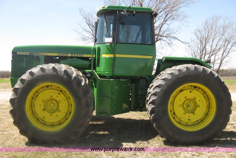 image for item G8411 1988 John Deere 8650 4WD tractor