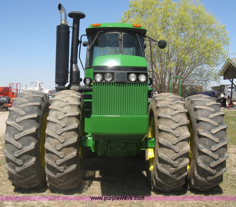 image for item G8411 1988 John Deere 8650 4WD tractor