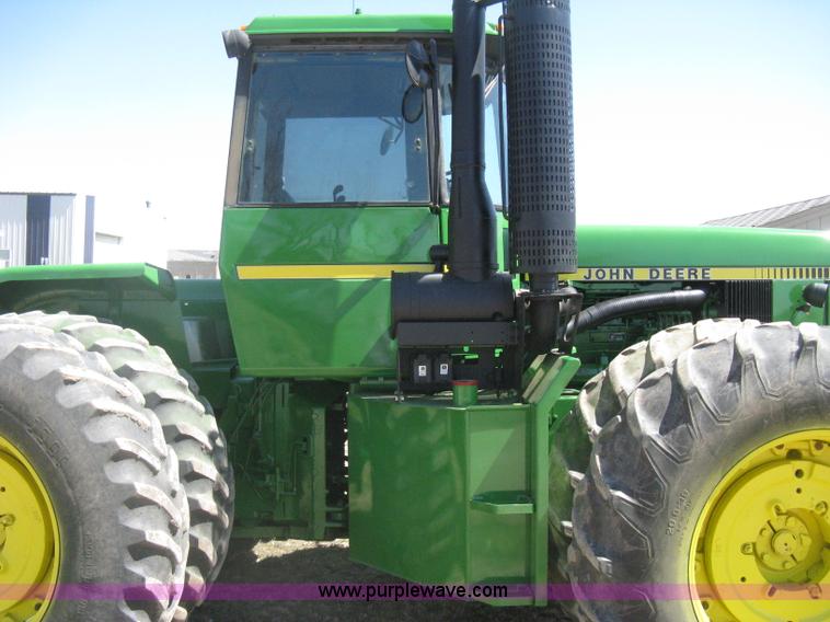 image for item G8411 1988 John Deere 8650 4WD tractor