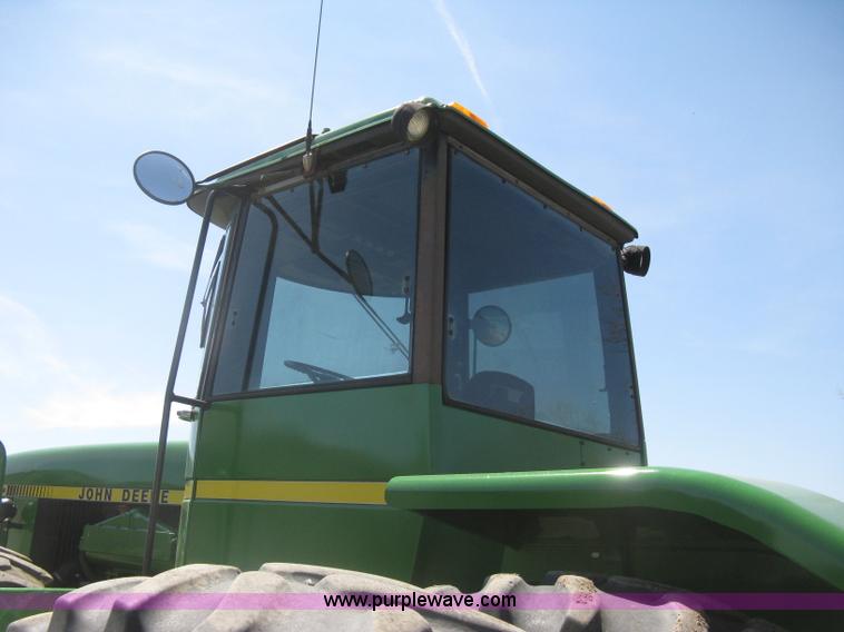 image for item G8411 1988 John Deere 8650 4WD tractor