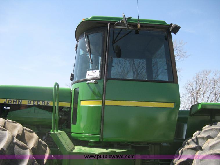 image for item G8411 1988 John Deere 8650 4WD tractor