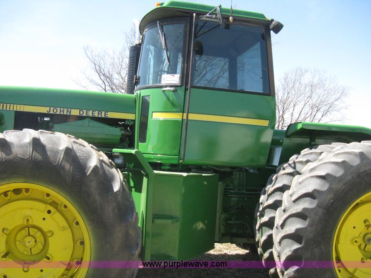 image for item G8411 1988 John Deere 8650 4WD tractor