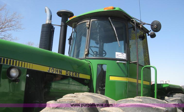 image for item G8411 1988 John Deere 8650 4WD tractor