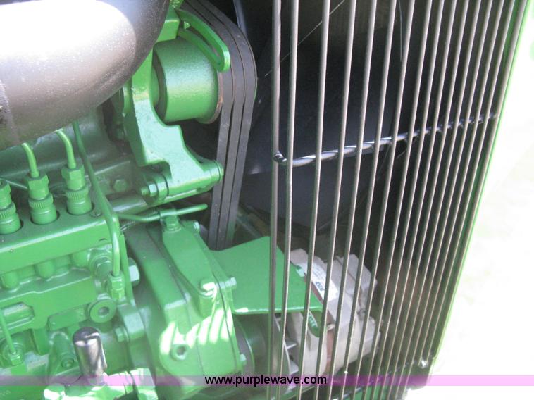 image for item G8411 1988 John Deere 8650 4WD tractor