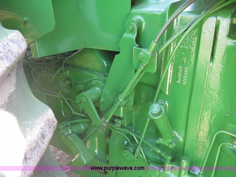 image for item G8411 1988 John Deere 8650 4WD tractor