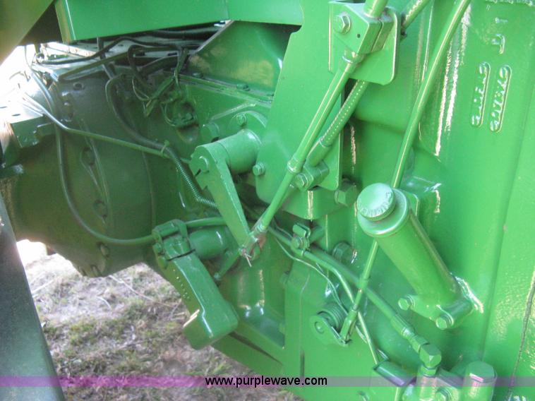 image for item G8411 1988 John Deere 8650 4WD tractor