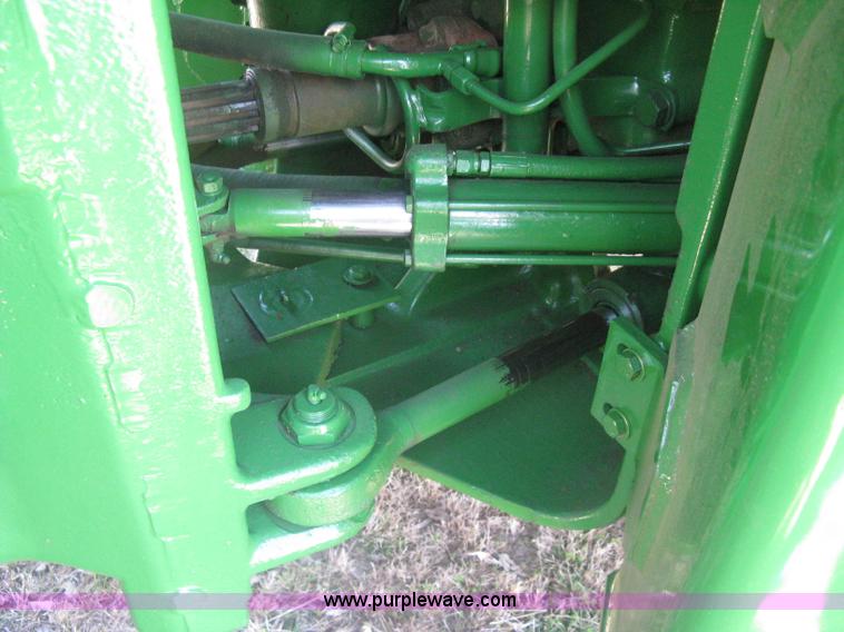 image for item G8411 1988 John Deere 8650 4WD tractor