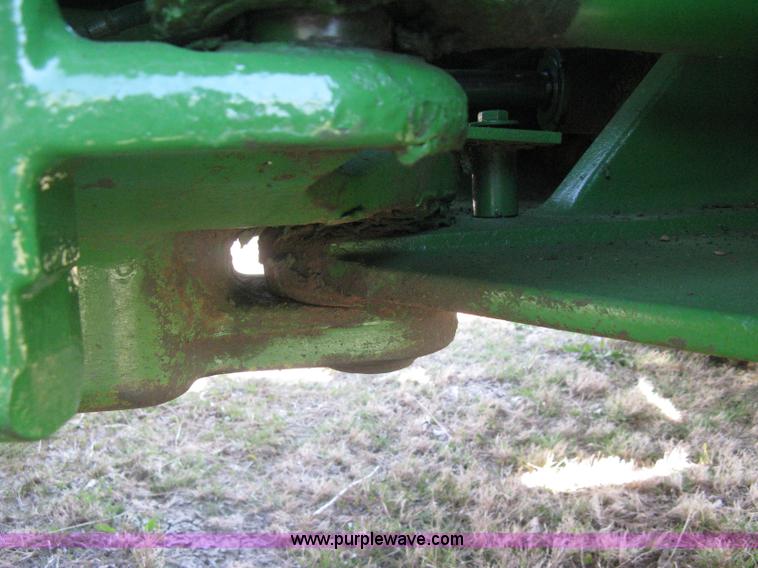 image for item G8411 1988 John Deere 8650 4WD tractor