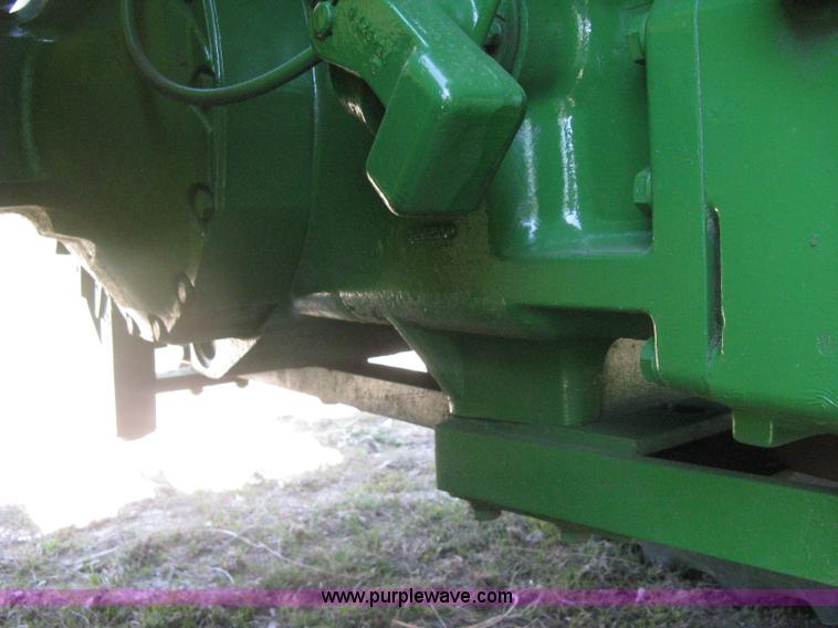 image for item G8411 1988 John Deere 8650 4WD tractor