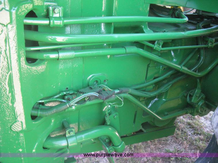 image for item G8411 1988 John Deere 8650 4WD tractor