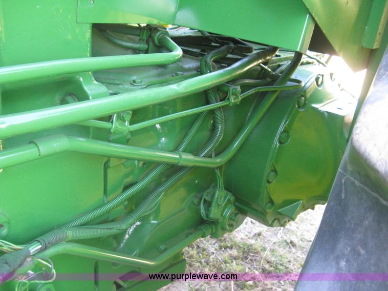 image for item G8411 1988 John Deere 8650 4WD tractor