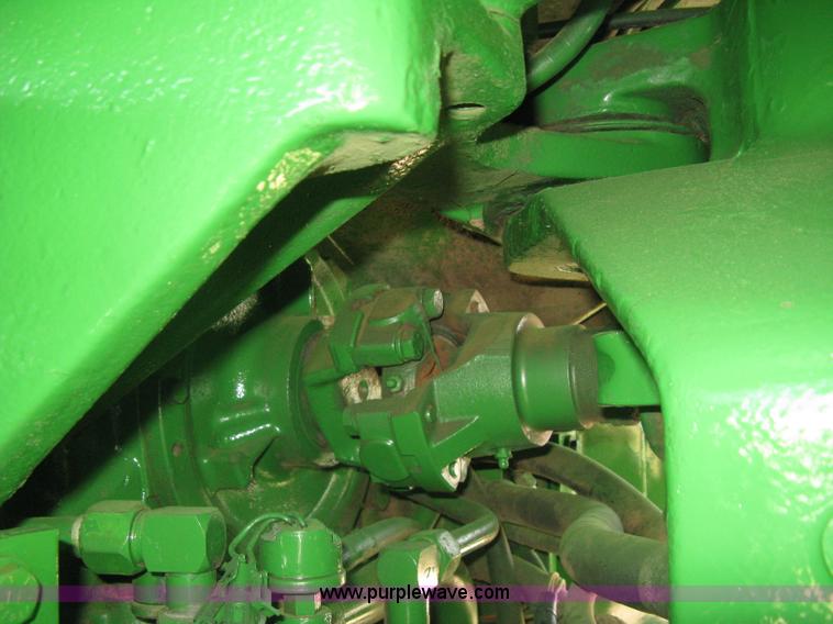 image for item G8411 1988 John Deere 8650 4WD tractor