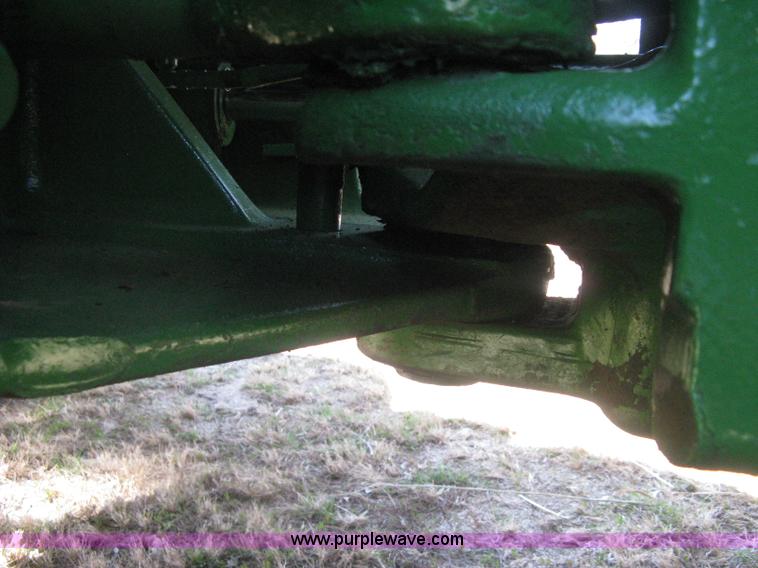 image for item G8411 1988 John Deere 8650 4WD tractor