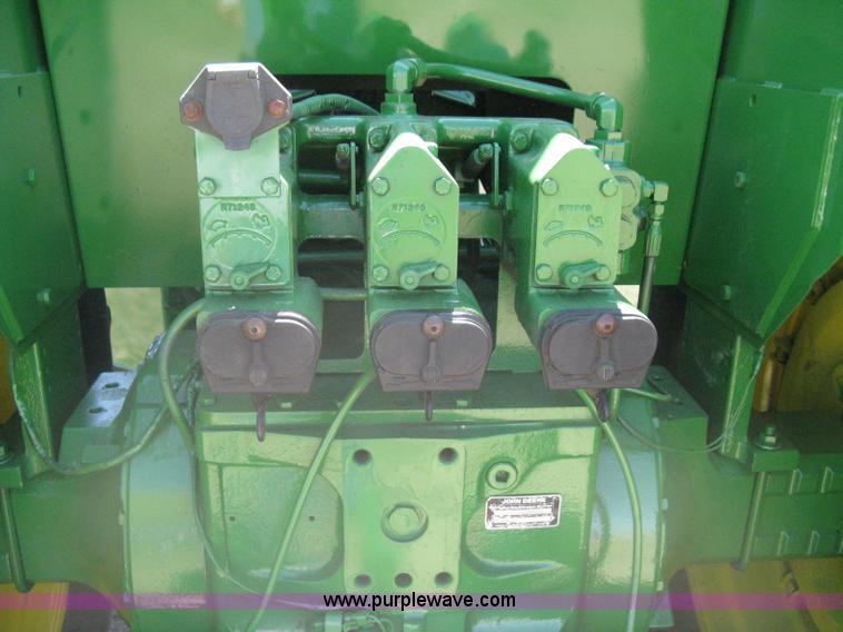 image for item G8411 1988 John Deere 8650 4WD tractor