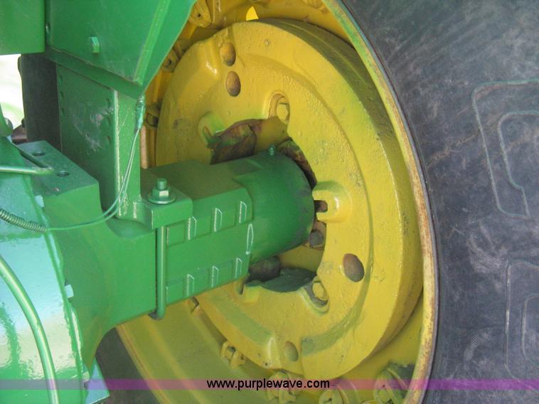 image for item G8411 1988 John Deere 8650 4WD tractor