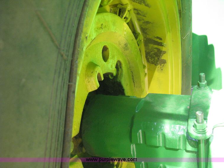 image for item G8411 1988 John Deere 8650 4WD tractor