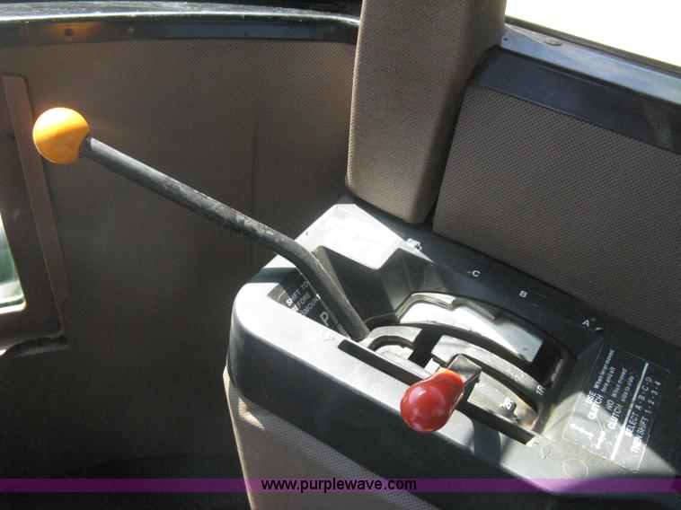 image for item G8411 1988 John Deere 8650 4WD tractor