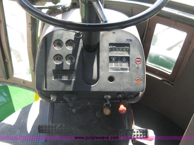 image for item G8411 1988 John Deere 8650 4WD tractor