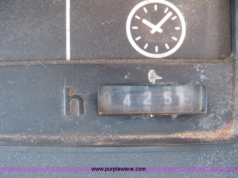 image for item G8411 1988 John Deere 8650 4WD tractor