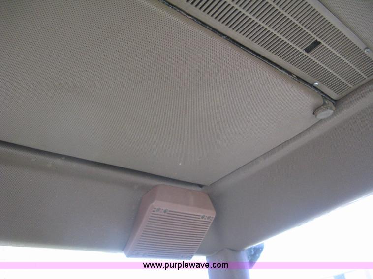 image for item G8411 1988 John Deere 8650 4WD tractor