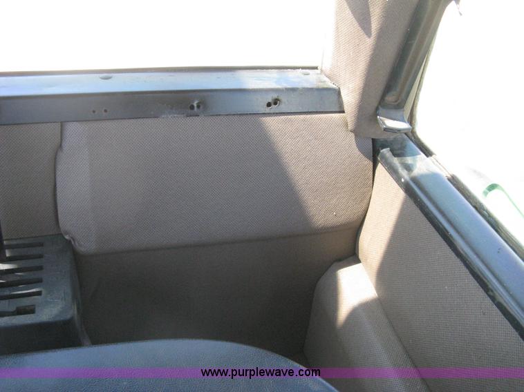 image for item G8411 1988 John Deere 8650 4WD tractor