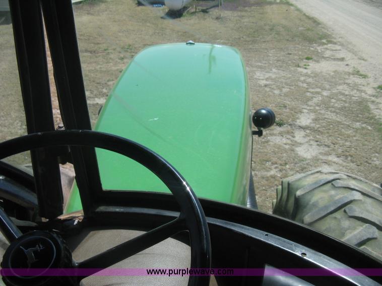 image for item G8411 1988 John Deere 8650 4WD tractor