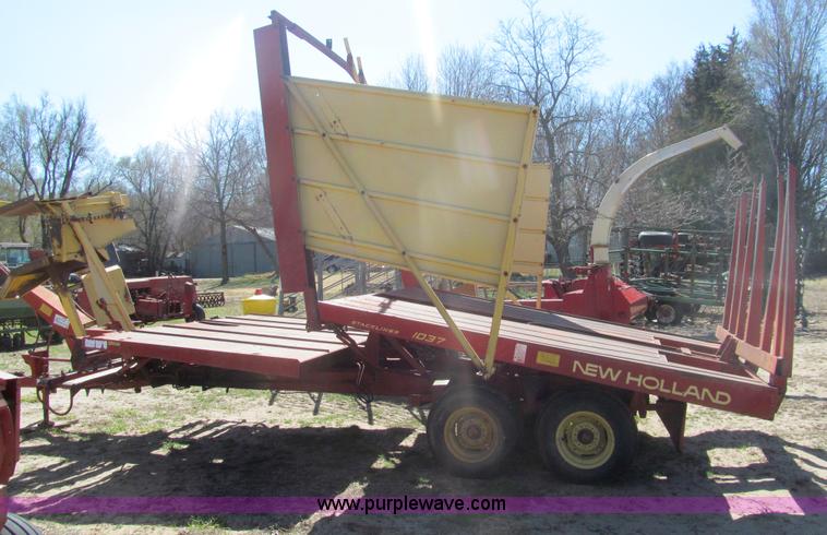 image for item G8420 New Holland Stackliner 1037 bale wagon