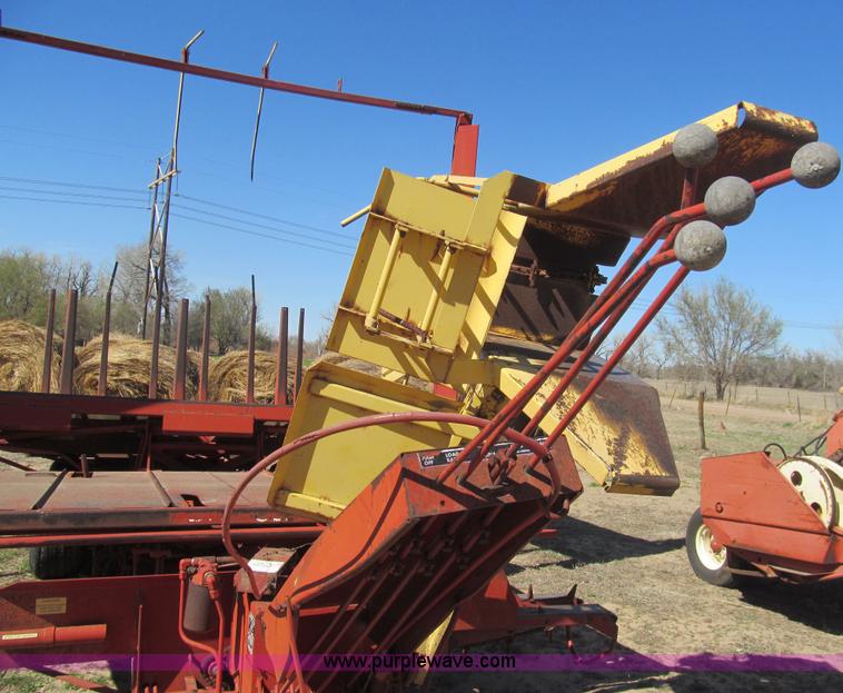 image for item G8420 New Holland Stackliner 1037 bale wagon