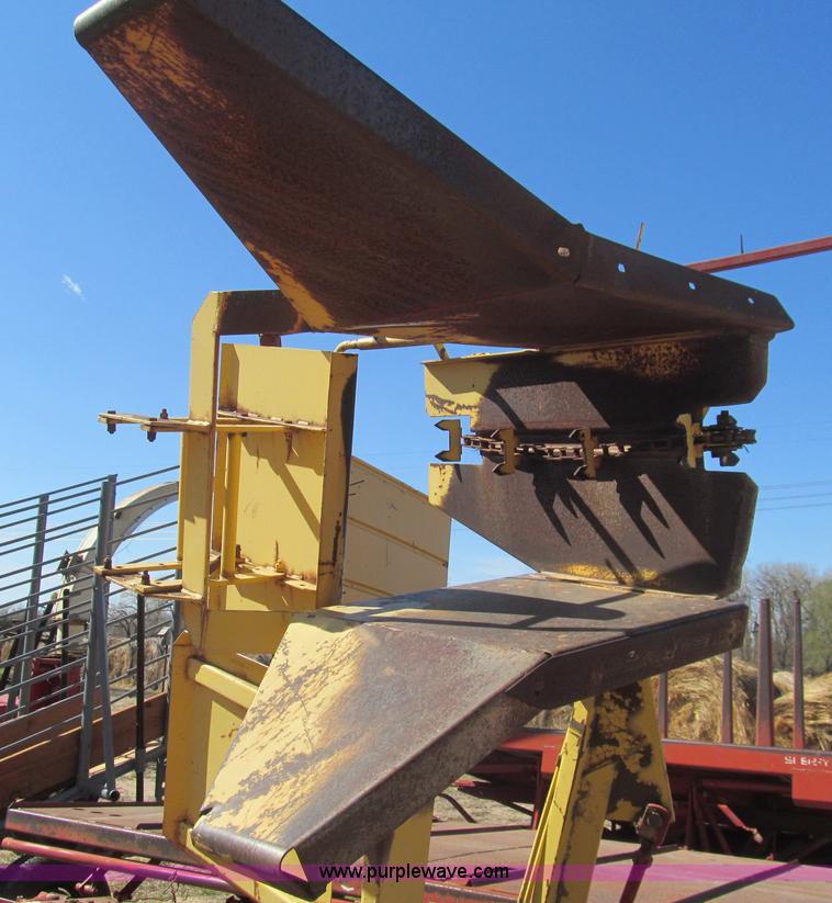image for item G8420 New Holland Stackliner 1037 bale wagon