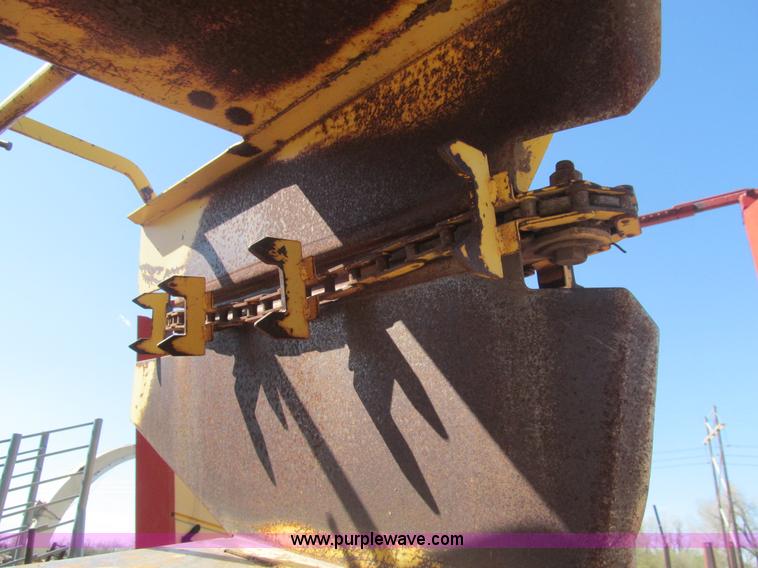 image for item G8420 New Holland Stackliner 1037 bale wagon