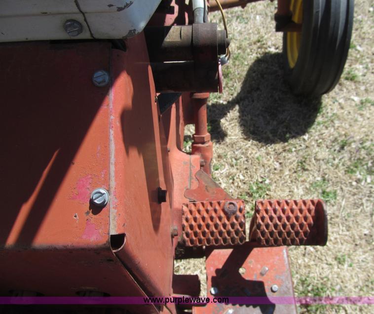 image for item G8423 McCormick Farmall 340 tractor