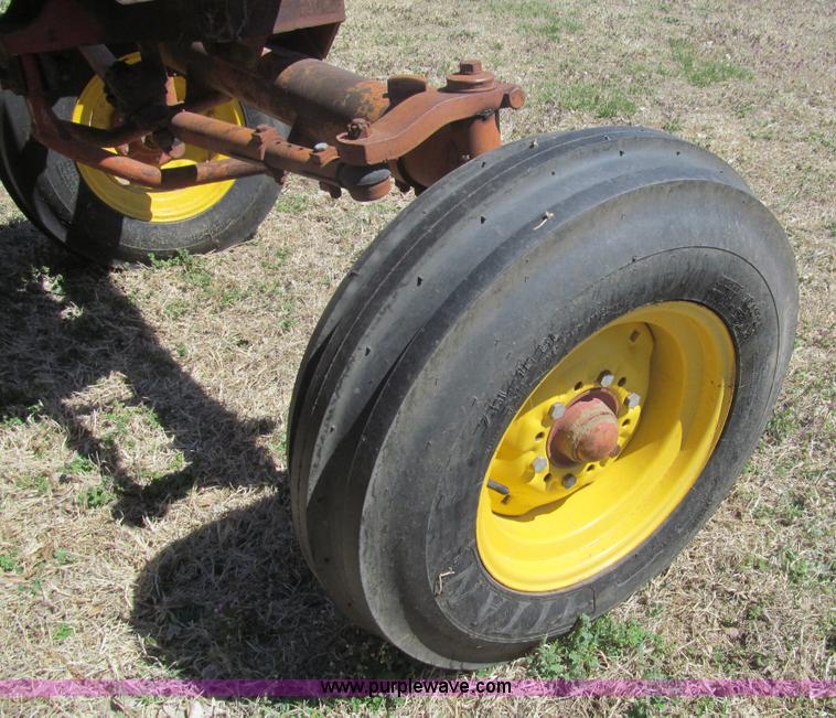 image for item G8423 McCormick Farmall 340 tractor