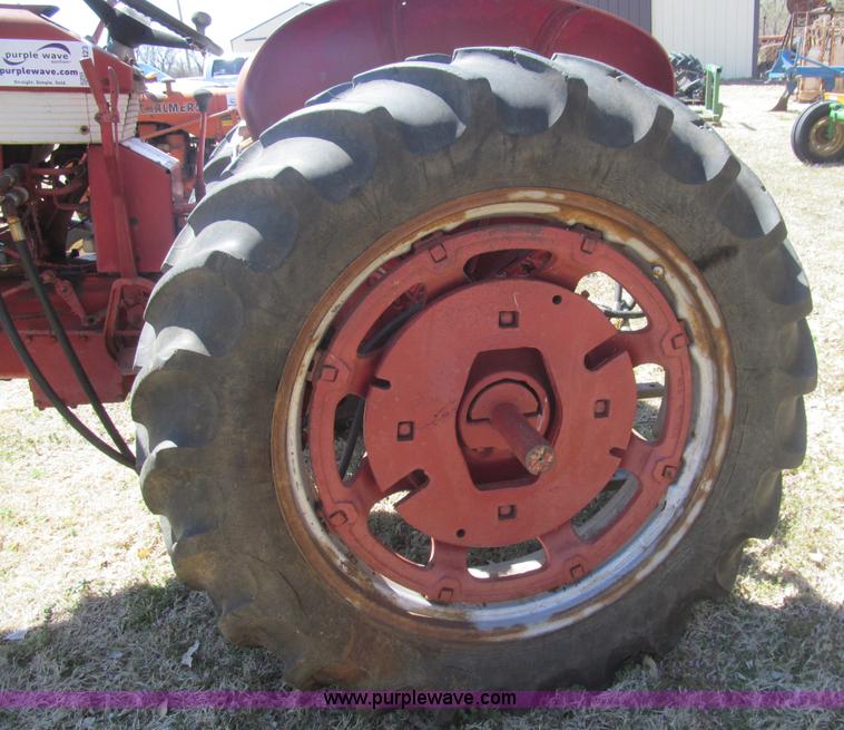 image for item G8423 McCormick Farmall 340 tractor