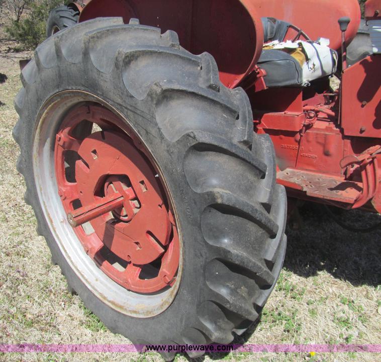 image for item G8423 McCormick Farmall 340 tractor