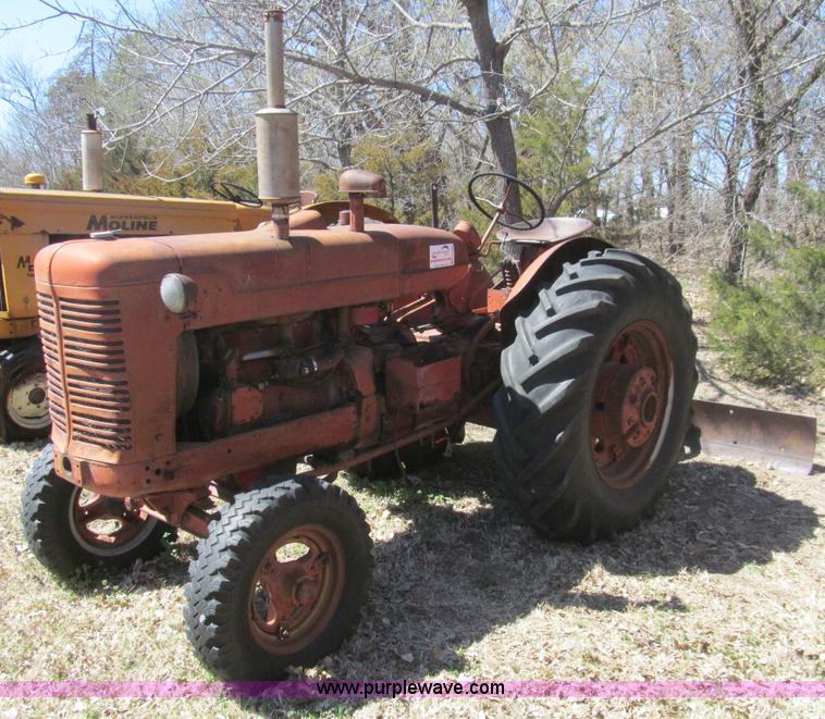 image for item G8428 International W6 tractor