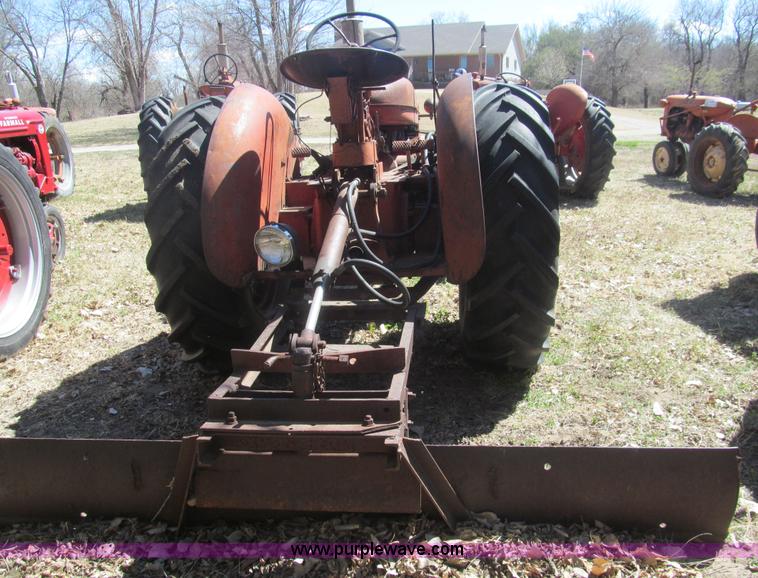 image for item G8428 International W6 tractor