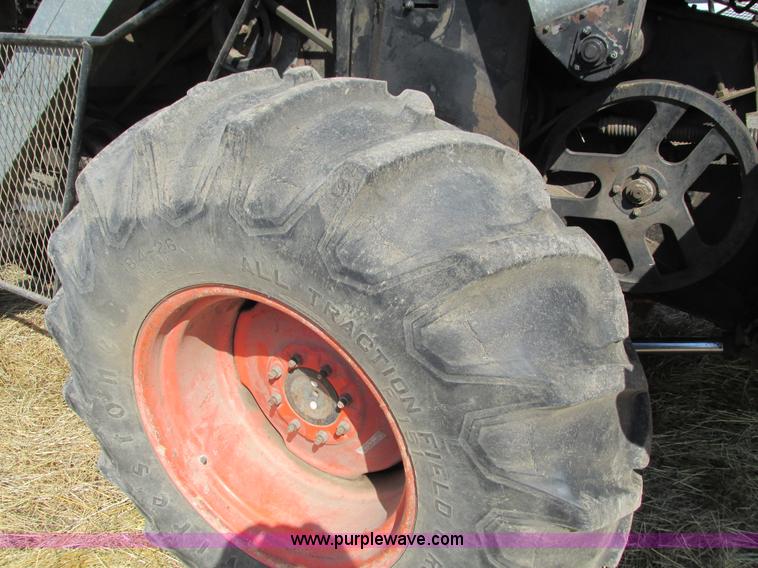 image for item G9323 1976 Allis Chalmers Gleaner K combine
