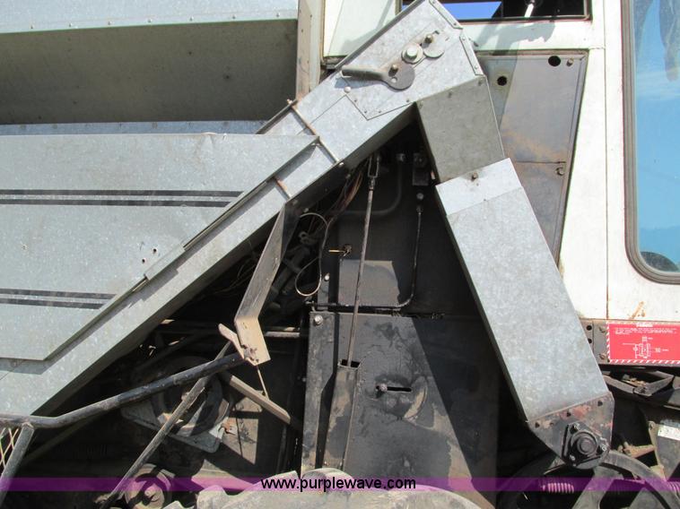 image for item G9323 1976 Allis Chalmers Gleaner K combine