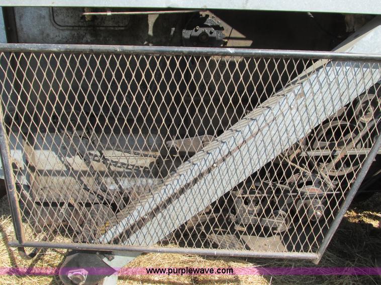 image for item G9323 1976 Allis Chalmers Gleaner K combine