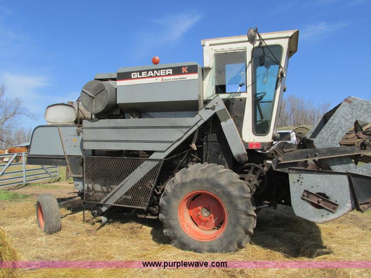 image for item G9323 1976 Allis Chalmers Gleaner K combine