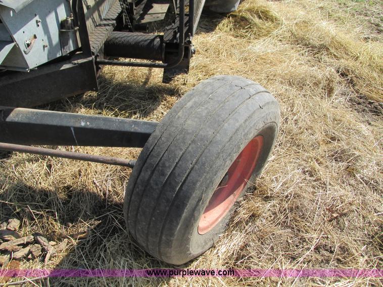 image for item G9323 1976 Allis Chalmers Gleaner K combine