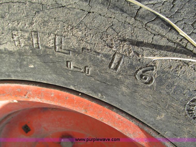 image for item G9323 1976 Allis Chalmers Gleaner K combine