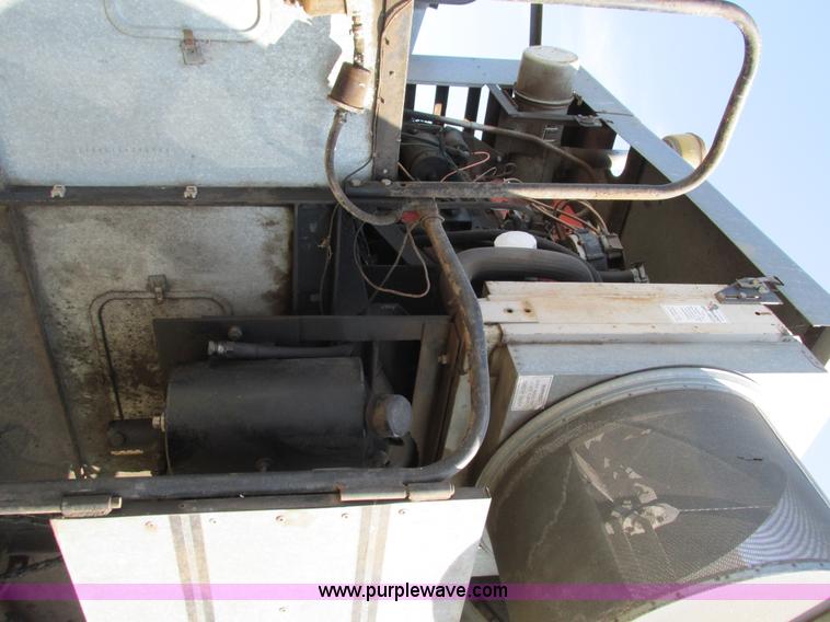 image for item G9323 1976 Allis Chalmers Gleaner K combine