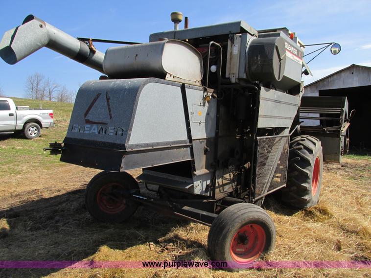 image for item G9323 1976 Allis Chalmers Gleaner K combine