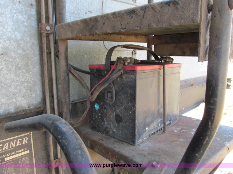 image for item G9323 1976 Allis Chalmers Gleaner K combine